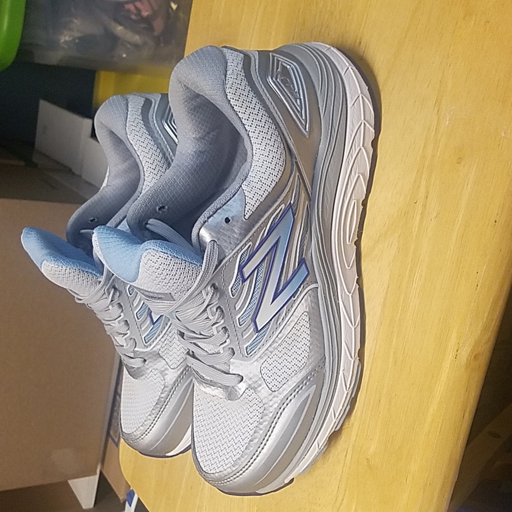New balance 1340v3 Sneakers Size 9 Wide White & Blue